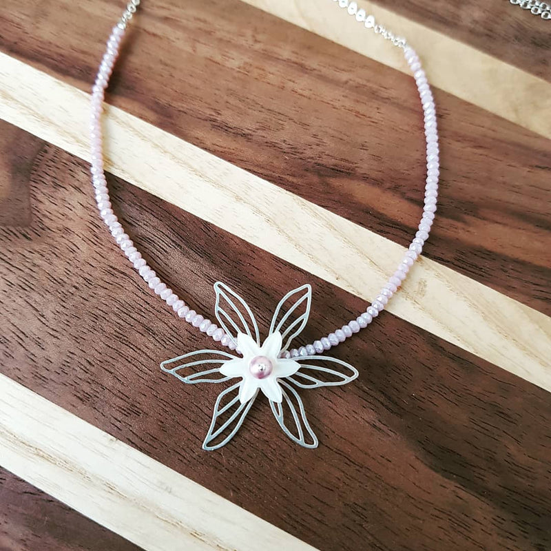Lamina Flower Necklace