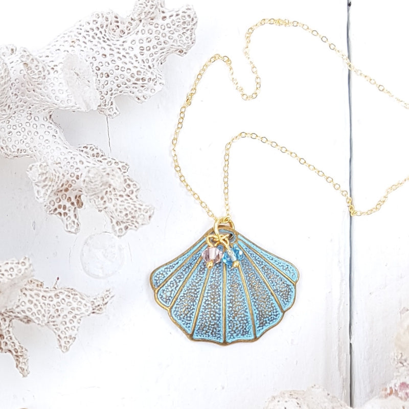 Clam Shell & Swarovski Crystal Necklace.